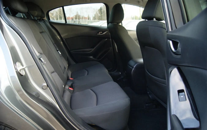 Mazda 3 cena 51900 przebieg: 105000, rok produkcji 2017 z Szczecin małe 781